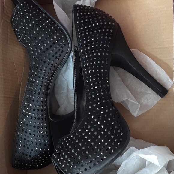 Brand New RAMPAGE Open Toe Satin Studded Heels- 6.5 - Picture 4 of 4